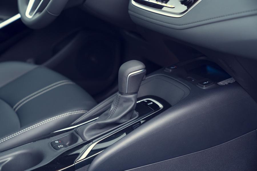 Детали интерьера Toyota Corolla XLE Sedan 2019 года  (NA) (фото 39 из 40)